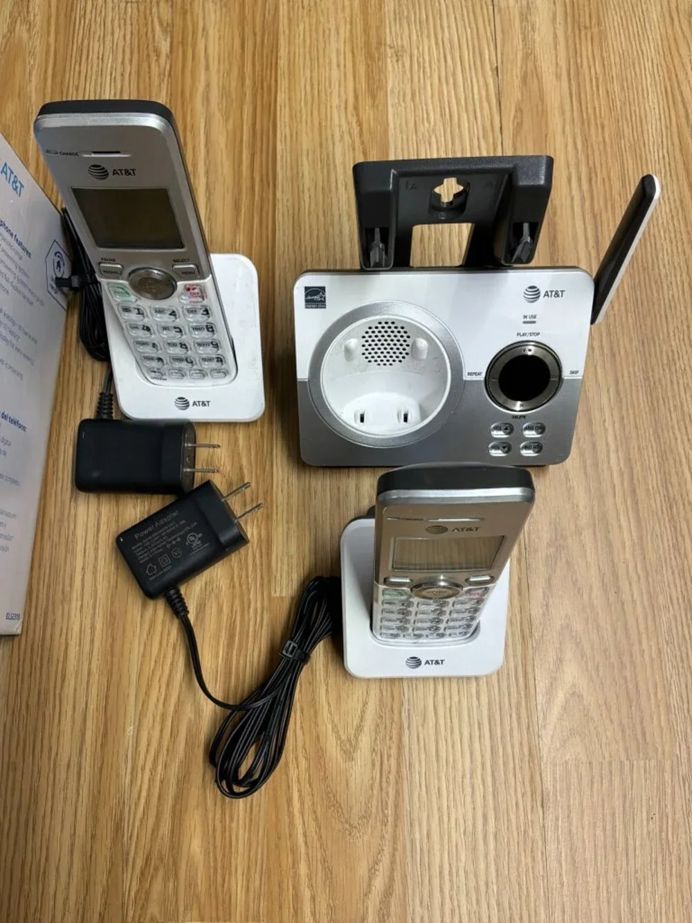 AT&T EL52319 DECT 6.0 Cordless Phone System – 3 Handsets + Answering Machine